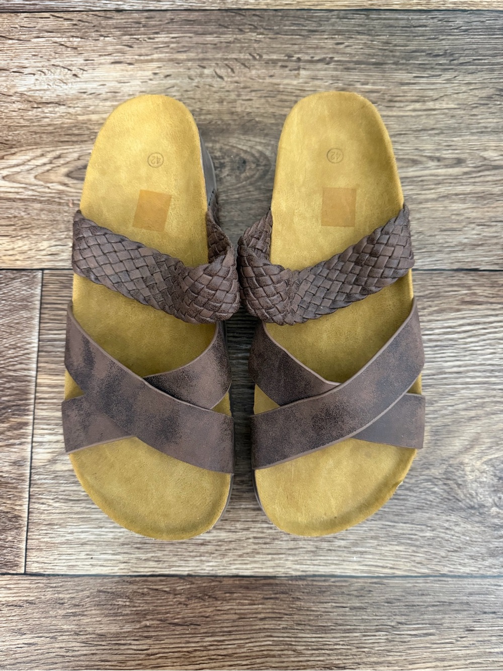 *Never Worn* Women's Brown Braided Platform Cross-Strap Slide Sandals